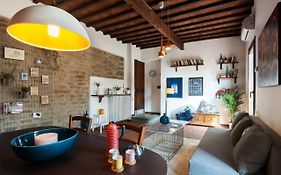 Authentic Flat In The City Center